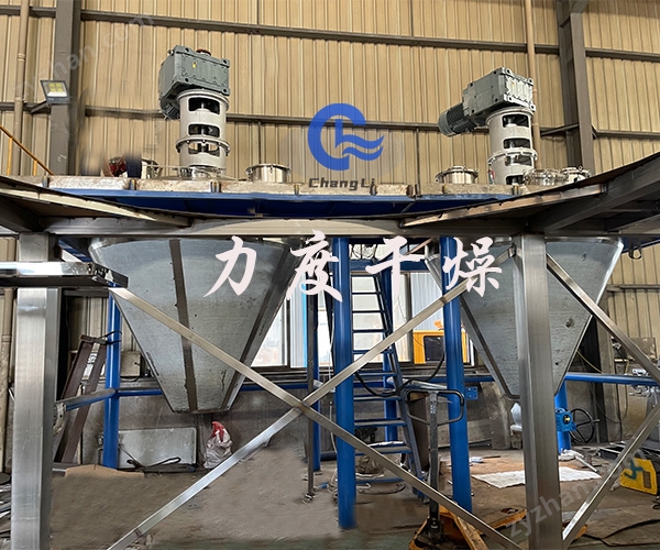 力度干燥——聚砜螺带真空干燥机！